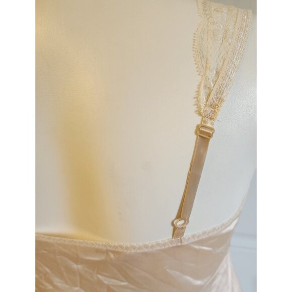 Vtg Bali Women's Sleeveless Camisole Cami Tank Lave Accents Satin Nylon Size 38 - Picture 8 of 11